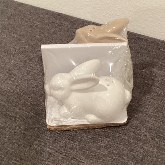 Easter Special TARGET NWT Bunny Salt and pepper Shaker - Picture 7 of 8
